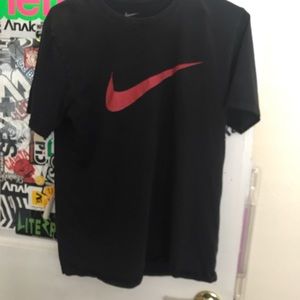 Nike men’s shirt